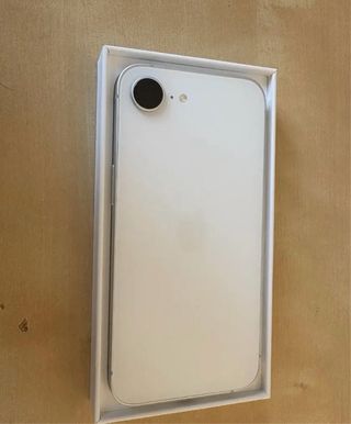 iPhone 16e 128GB 100% Batteria