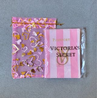 Funda Pasaporte Victoria's Secret Rayas Rosa