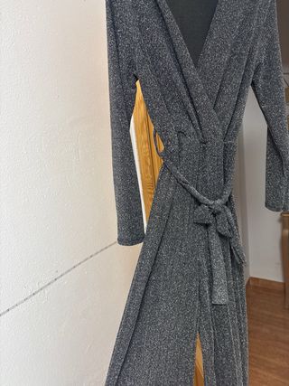 Mono elegante plateado y negro