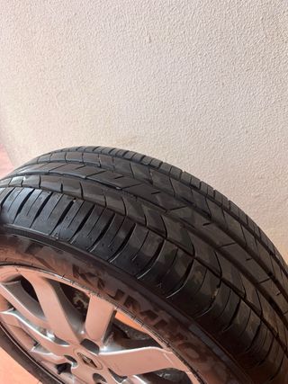 Rueda 205/55 R16 Kumho + llanta Renault