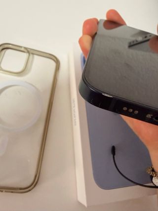 iPhone 12 Negro, precio negociable.