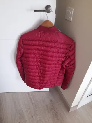 Chaqueta corta acolchada roja