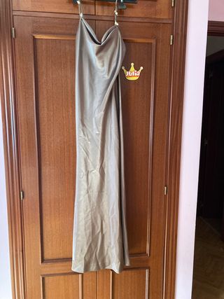 Vestido largo satén dorado
