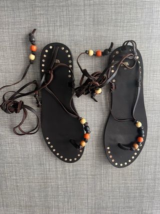 Sandalias Zara con cuentas