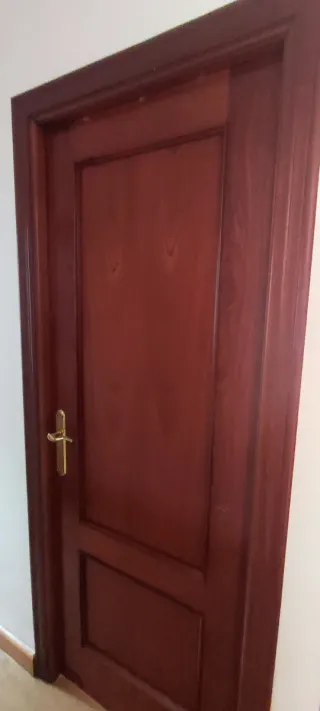 5 Puertas madera maciza 202x72 cm ,están en Huelva