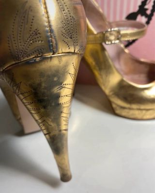 Scarpe Fornarina pelle dorata