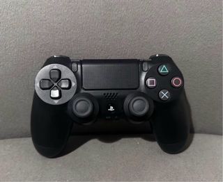 Consola PS4 Slim + Mando y 2 Juegos