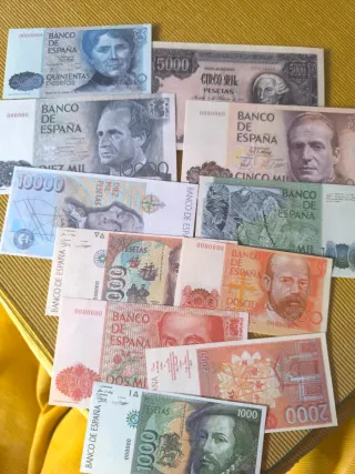 Colección Sellos, Billetes e Iconos Democracia