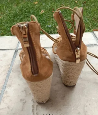 Sandalias cuña esparto beige y marrón
