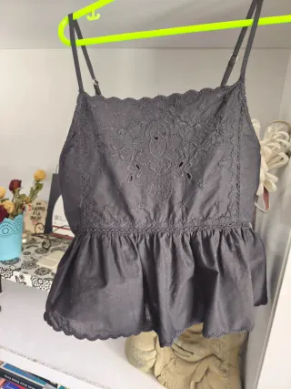 Top negro bordado Zara