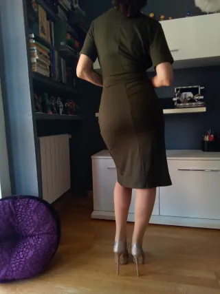 VESTIDO VERDE MILITAR AJUSTADO SIN ESTRENAR