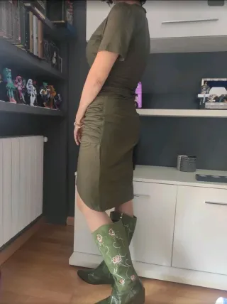 VESTIDO VERDE MILITAR AJUSTADO SIN ESTRENAR