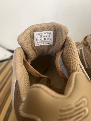 Zapatillas New Balance Beige y Marrón