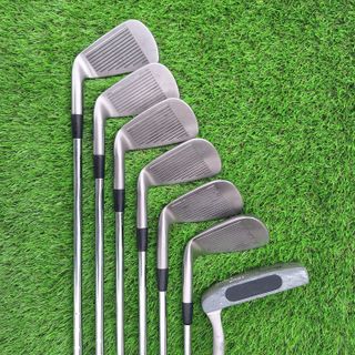 Hierros 4-9 y putter Mizuno Tour Series Golf