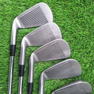 Hierros 4-9 y putter Mizuno Tour Series Golf