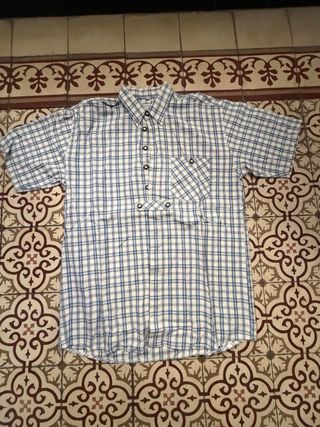 Camisa de cuadros azul y blanco