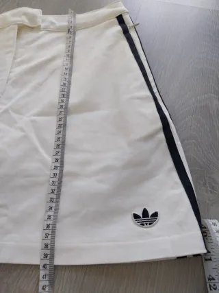 Falda Adidas Sporty & Rich Blanca