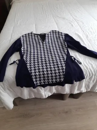 Jersey fino Purificación García azul y blanco