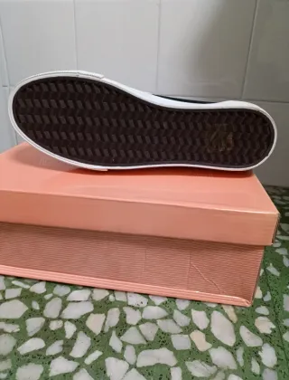 Zapatillas Vans plataforma negras y blancas