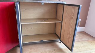 Estantería hierro y madera roja