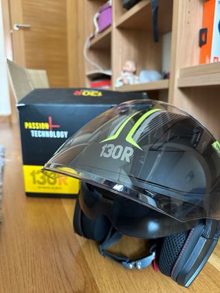 Casco Moto Negro y Amarillo