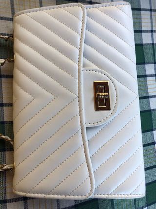 Borsa a spalla trapuntata con catena