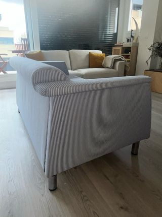 Sofá 2 plazas rayas azules y blancas