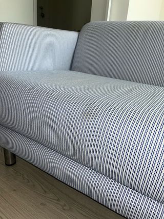 Sofá 2 plazas rayas azules y blancas