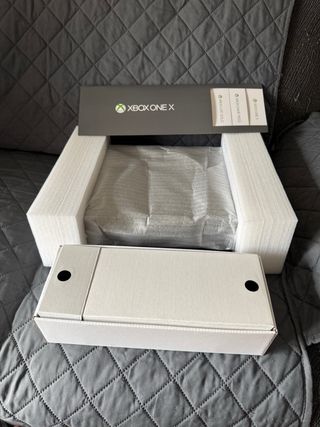 Xbox One X 1TB + Pack 6 Juegos + Caja Original