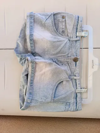 Shorts vaqueros desgastados azul claro