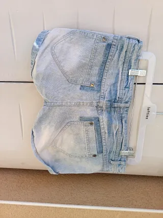 Shorts vaqueros desgastados azul claro