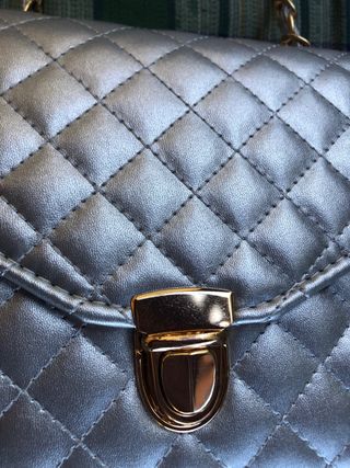 Borsa a spalla effetto laminato