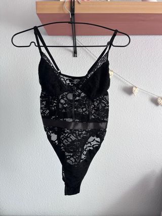 Body Bershka encaje negro XS