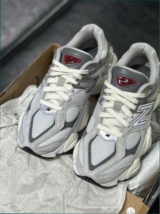 New Balance 9060 Talla 39.5 Gris/Blanco