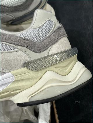 New Balance 9060 Talla 39.5 Gris/Blanco