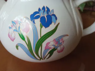 Bonita Cafetera de Porcelana con Flores