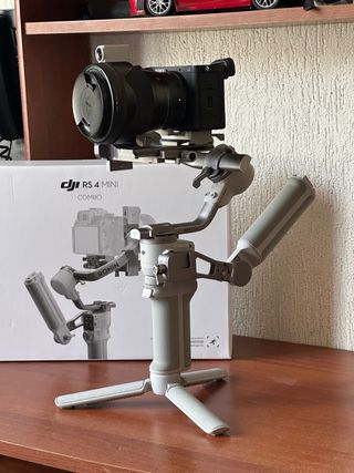 DJI RS 4 Mini Combo Estabilizador