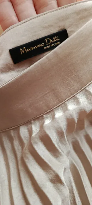 Falda midi plisada beige