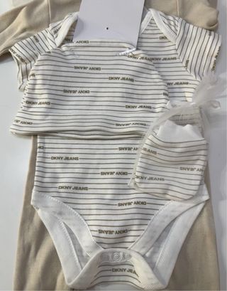 Conjunto DKNY Jeans Bebé 0-3 Meses