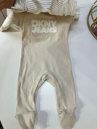 Conjunto DKNY Jeans Bebé 0-3 Meses