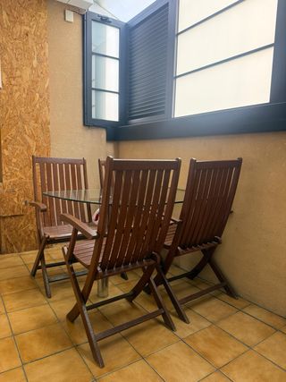 Mesa cristal y sillas madera teca