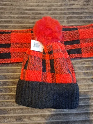 Set sciarpa, berretto e guanti per bambini