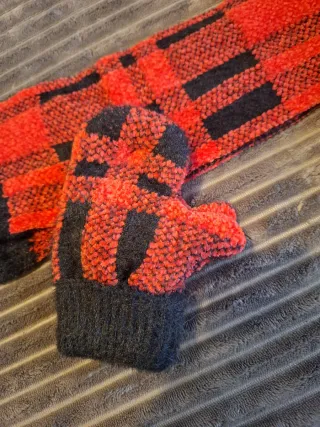 Set sciarpa, berretto e guanti per bambini