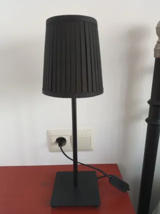 Lámpara de mesa Ikea negra