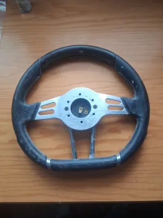 Volante Isotta Negro y Plata