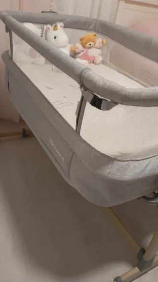 Minicuna colecho gris con peluches