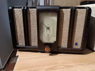 Radio de Válvulas Antigua