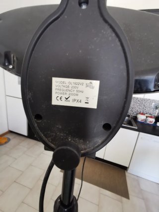 Stufa a piantana infrarossi nera