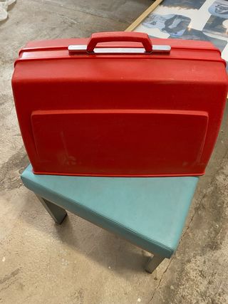 Máquina de coser antigua con motor