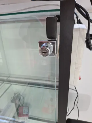 Vitrina expositora cristal con cerradura